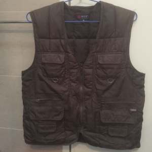 XL LARGE FISHING / CAMPING VEST - PADDED WITH LOTS OF POCKETS