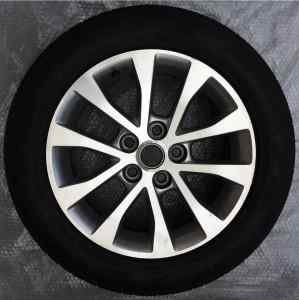 1x Holden Commodore VE Omega alloy rim mag 17 inch WHEEL AND TYRE