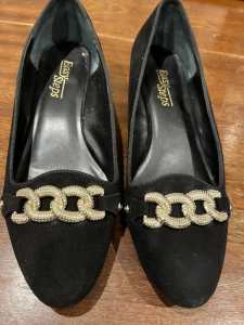 Ladies suede shoes black brand new