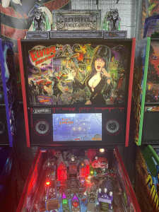 ELVIRA HOUSE OF HORRORS LE PINBALL MACHINE WITH TOPPER