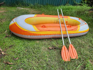 LIKE NEW inflatable Adventure Ridge boat with 2 oars