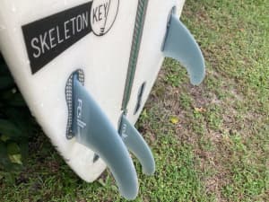 DHD Skeleton Key Surfboard 6'2" great condition FCS Performance Fins