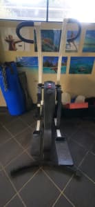 Cross trainer elliptical in good condition 