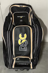 Cricket: DSC Krunch the Bull - wheelie duffle bag