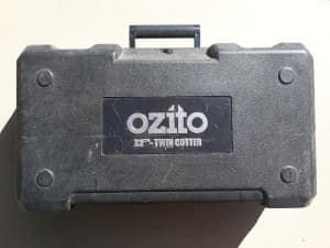 Ozito Twin Cutter Dual Saw Tungsten Blades, in Case, Great Condition
