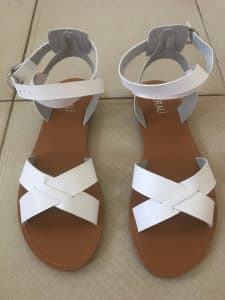 LOUIS VUITTON LV Bom Dia Sandals size 40 brand new with box, Women's Shoes, Gumtree Australia Adelaide City - Adelaide CBD