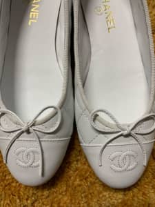 Chanel Lambskin White Flats Size 9 / 41 26cm