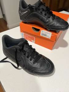 Nike Tiempo Legend 9 FG/MG kids football boots size 2 US