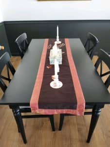 Hardwood extendable dinning table set