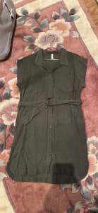 Roomy Size8 army green button down dress