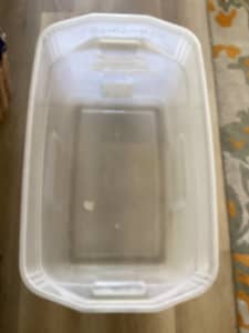 5 Storage containers large plastic