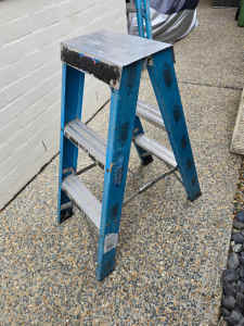 PRO FIBREGLASS DOUBLE SIDED 3 STEP LADDER