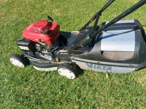 Honda victa mustang 4 stroke 4 bleads cutting
Very Good condition. Not