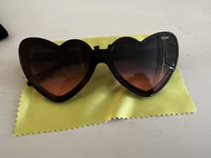 Quay Luve Struck sunglasses Brand new