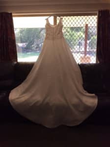 Wedding dress size 16-18 