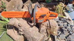 Husqvarna 340 chainsaw in good working condition 
