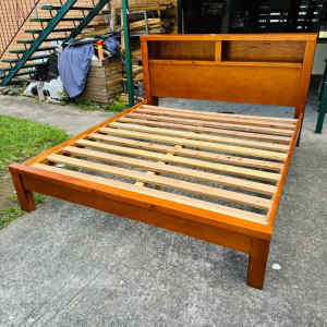 King bed frame K4417 solid timber (Delivery for extra) USED 1 Ki