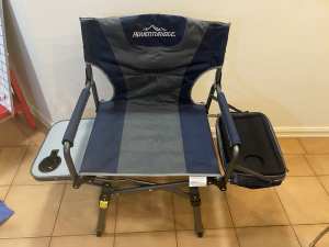 Compact folding camp chair