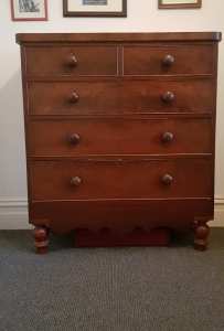 Antique mahogany chest of drawers
