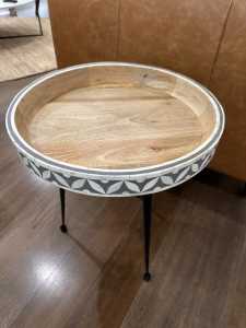 Side table. Solid wood and petal inlay