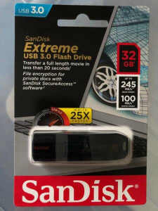 SanDisk Extreme USB 3.0 Flash drive (SDCZ80-032G-G46)