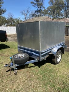 Box trailer closed in not registered 