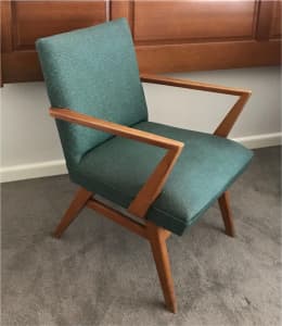 Mid century/retro/vintage timber framed green vinyl chair