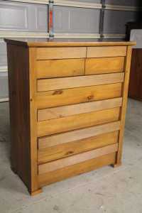Good condition solid wooden 6 drawers tallboy metal runner can deliver