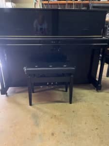 Yamaha LX110 studio piano