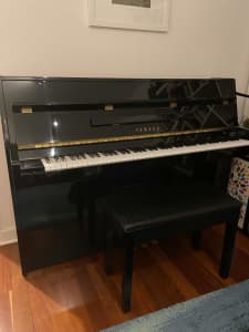 PIANO Yamaha C108