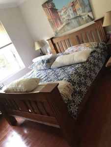 Excellent condition solid wood queen bed & thick wooden slat(Balmoral)