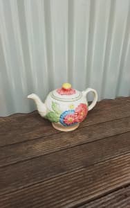 Teapots assorted