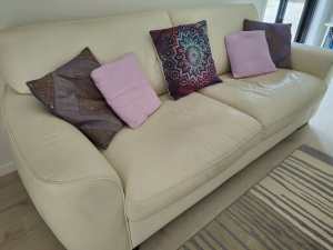 Quality 2 and 3 seater leather sofas