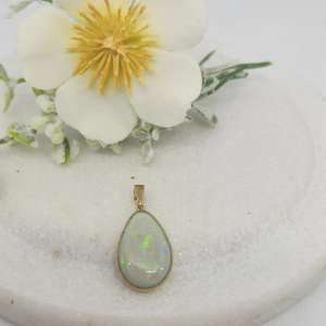 Ladies 9ct Yellow gold Opal pendant #GN296953