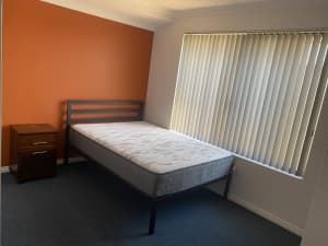 Room For Rent / Close to shopping Centre / All Bills INC