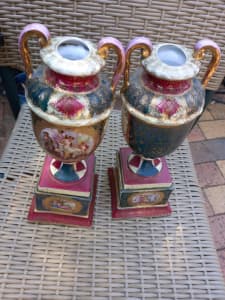 A pair of very old vases 