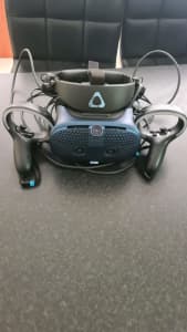 HTC Vive Cosmos Headset w/ Controllers