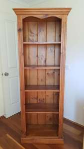 Solid pine bookcase 4 tire great condition