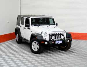 2015 Jeep Wrangler Unlimited - Sport White Automatic Softtop