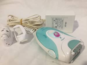 EPILADY HAIR REMOVAL DEVICE WITH ATTACHMENTS & BAG