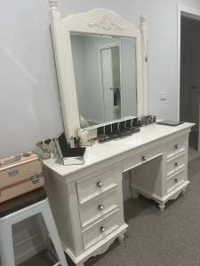$350 if pick up today sturdy dressing table pick up Dandenong