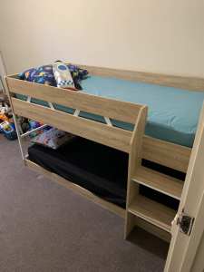 Low bunk bed