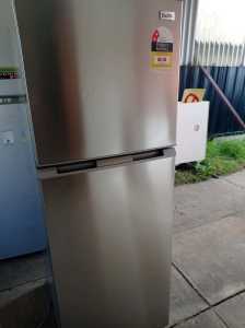( FREE DELIVERY ) 280L new model fridge works well 