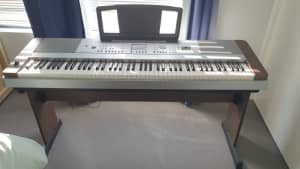 Yamaha Portable Grand - Acoustic Piano / Weighted Keyboard