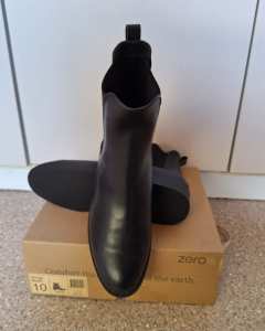Ladies Black Boots Size 10 - New
