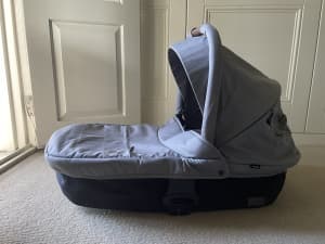 Steelcraft click and go signature Bassinet
