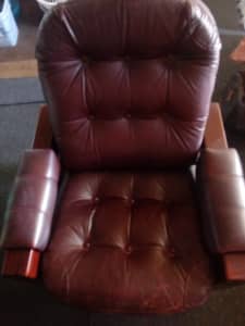 Armchair with Padded Armrests Tufted Leather Dark Wood in Burgundy Red