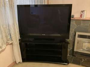 TV 50” PIONEER AND TV UNIT EXCELLENT CONDITION