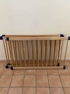 baby timber play pen