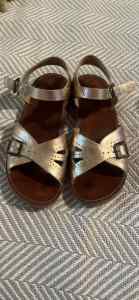 Young Soles London Sandals size 39 women’s